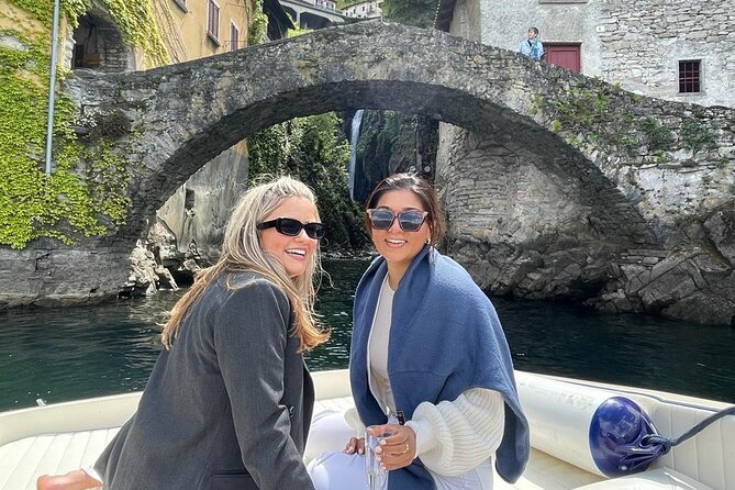 1 Hour Private and Guided Cruise to Lake Como Mostes motorboat - A private 1-hour Mostes cruise around Como’s most famous villas