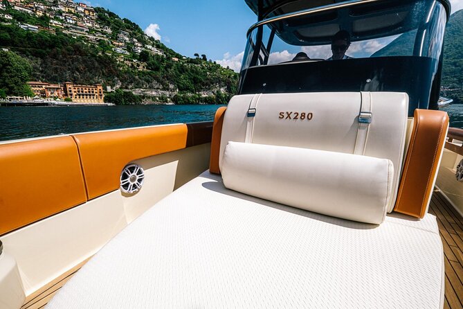 1H Luxury Cruise Como Lake Tender Yacht Invictus 9 Pax - The guide and onboard tone: listen, but don’t be passive