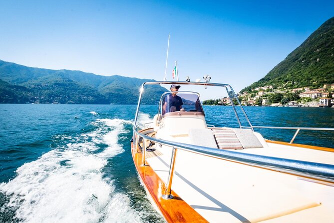 1H Private Cruise on a beautiful wooden speedboat on Lake Como - Moltrasio and the Versace villa connection