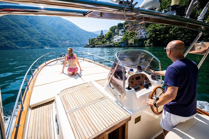 1H Private Cruise on a beautiful wooden speedboat on Lake Como - Laglio: George Clooney’s area and a longer pause for photos