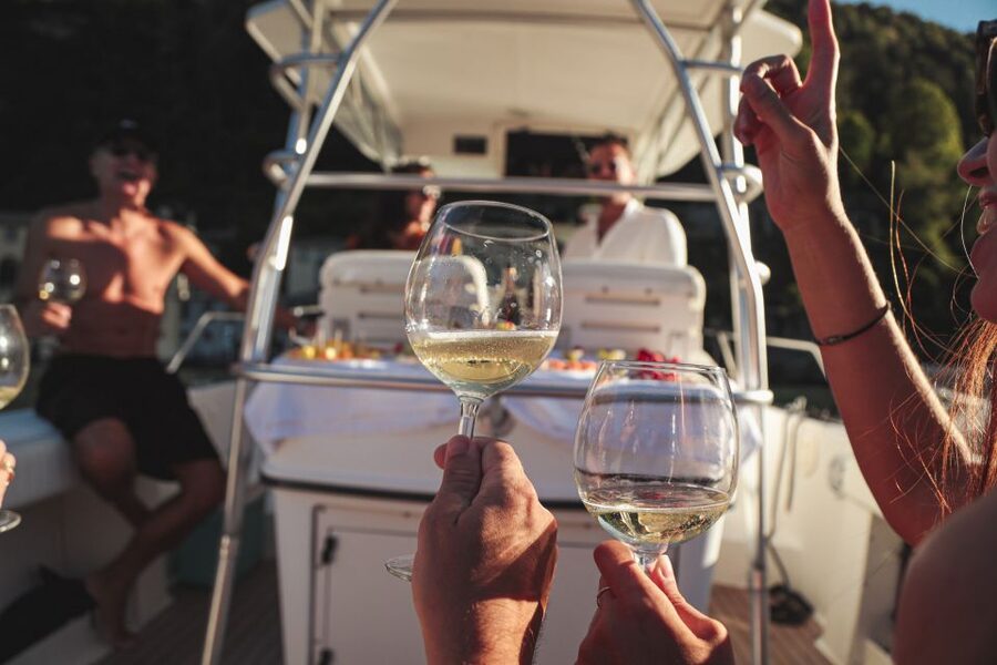 2 hours Private boat tour on lake of Como - Aperitif, Wine, Snacks: How the Onboard Food Fits the Trip