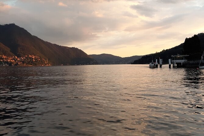 2 Hours Rent Boat SuBacco Lake Como - The 2-hour loop from Como to Villa Olmo, Cernobbio, and Villa D’Este