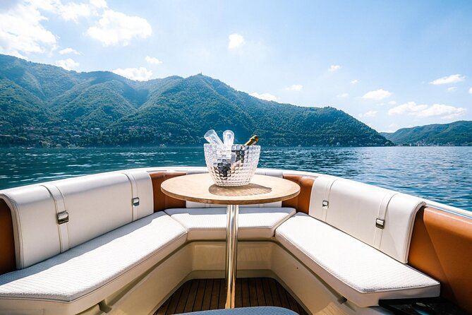 3H Guided Cruise Stop Bellagio Tender yacht Invictus 9 Pax - Villa del Balbianello in 5 minutes: short stop, big views, separate admission