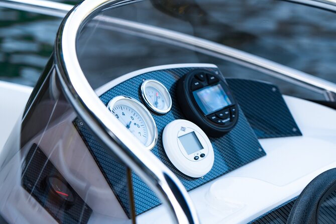 Be the Captain : Drive Your Own Boat on Lake Como - Logistics that make or break your day: parking, pickup, and docking
