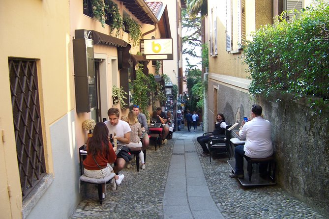 Bellagio, the pearl of lake Como. The village and the surrounding area - Piazza Giuseppe Mazzini to Ferry Port Area: Getting Oriented Fast