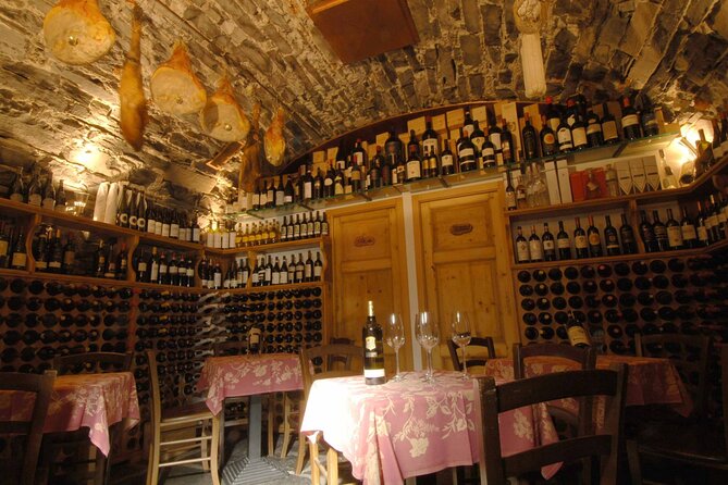 Bellagio Wine Tasting + Villa Melzi - Matteo and the sommelier touch: how the guide improves your tasting