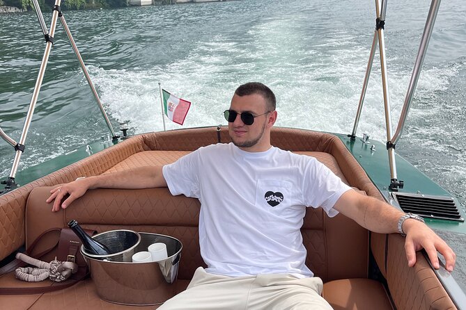 Boat tour on Lake Como - Onboard comfort: Wi‑Fi, sound system, towel, and drink perks