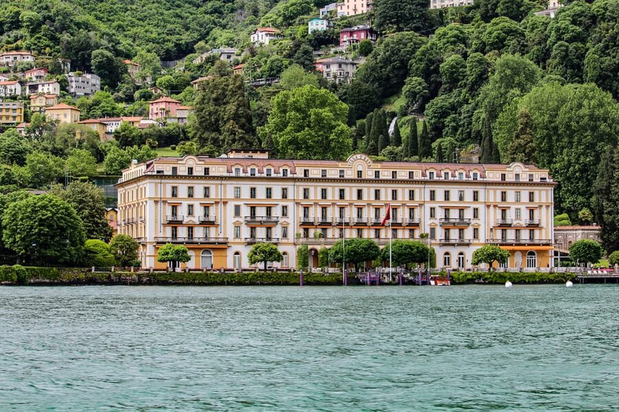 Como: Lake Como Shared Boat Tour - Versace, signature residences, and photo-friendly slowdowns