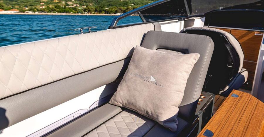 Como: Luxury Boat Tour on Lake Como - Boarding from Bar Lario and settling on the Alfastreet 25