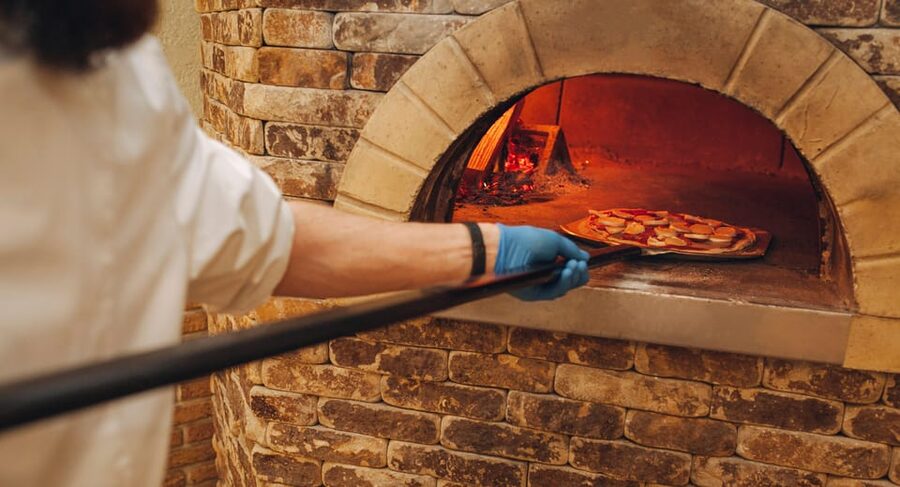 Como: Premium Pizza-Making Class at a Pizzeria - Rolling, topping, and baking your Margherita