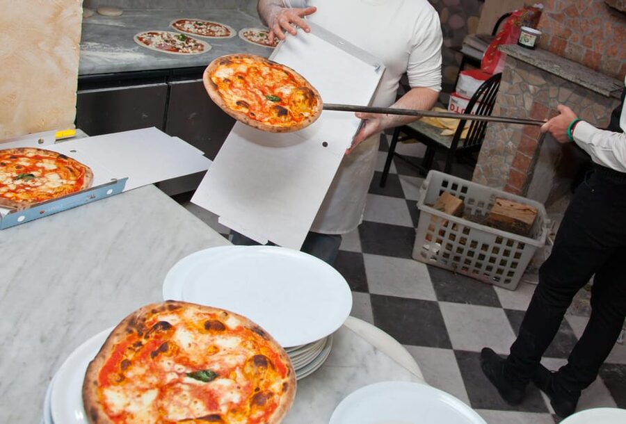 Como: Premium Pizza-Making Class at a Pizzeria - Wine or beer with your pizza, plus limoncello to finish