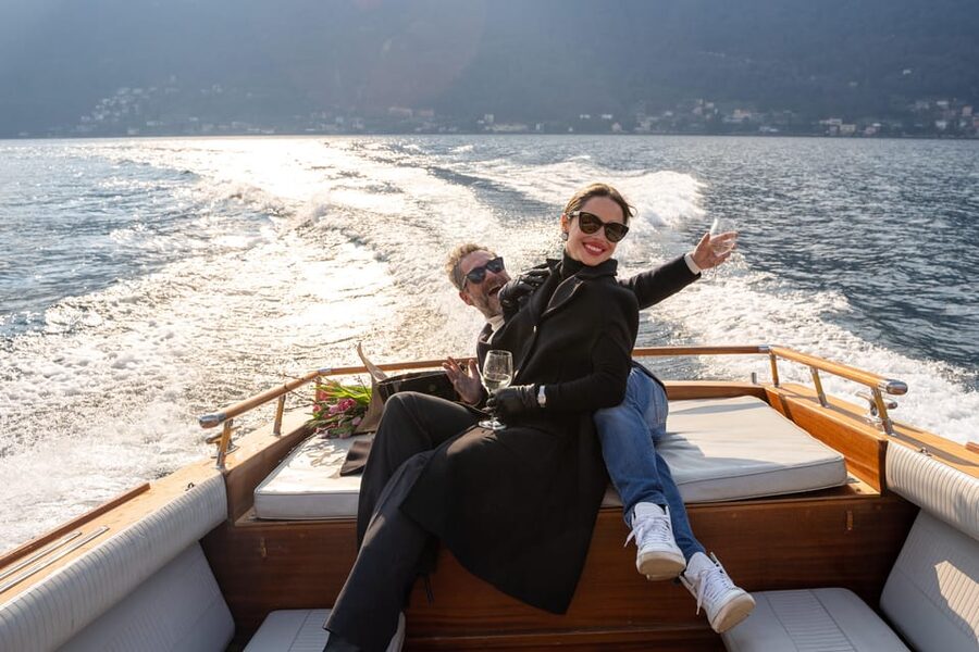 Como: Private Classic Wooden Boat Tour with Prosecco - Villa Erba and the Ocean Twelve connection: why this stop is more than a photo