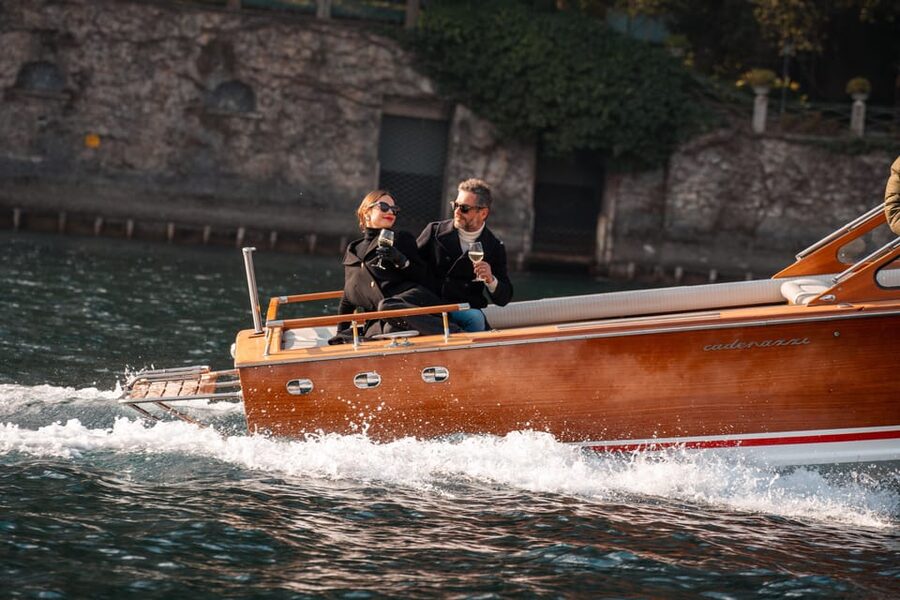 Como: Private Classic Wooden Boat Tour with Prosecco - Villa d’Este, Villa Pizzo, and Churchill: how the shoreline becomes a timeline