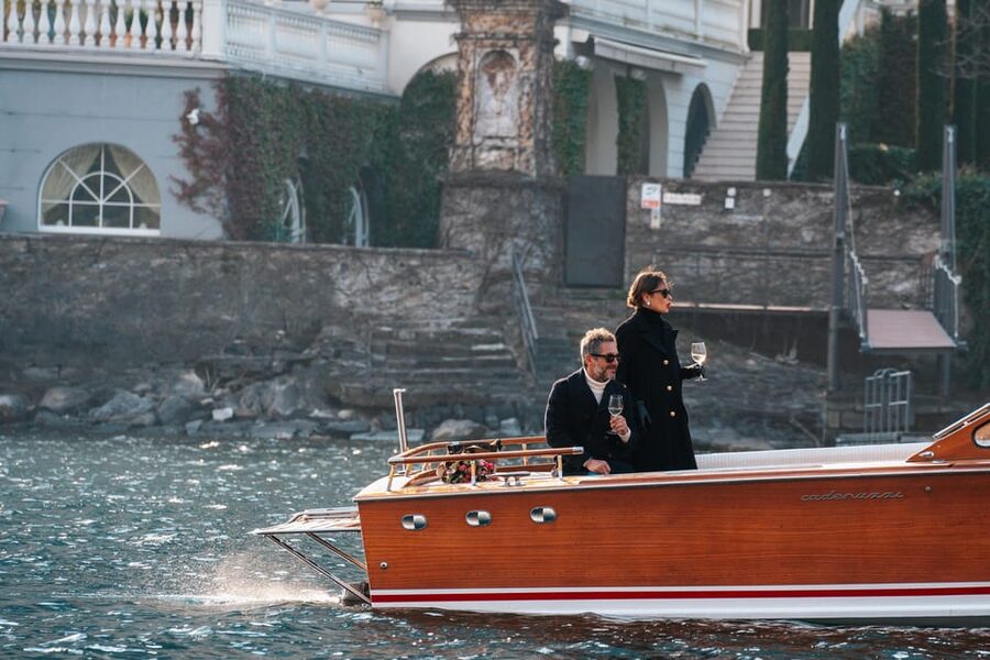 Como: Private Classic Wooden Boat Tour with Prosecco - Prosecco on Lake Como: when it works best and what to expect