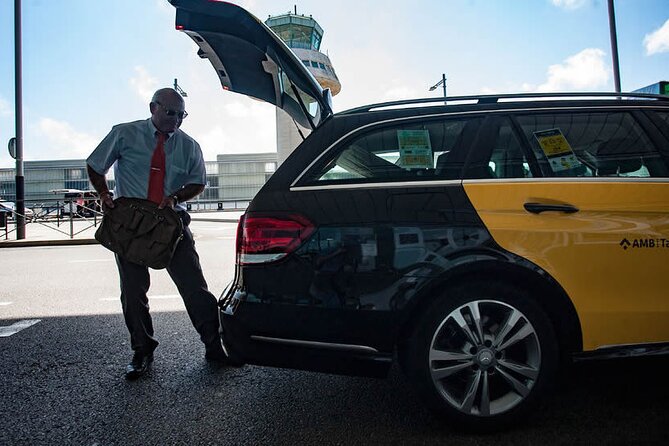 Como Private Transfer from Como city centre to Milan Malpensa Airport - Vehicle size and group comfort (up to 8 people)