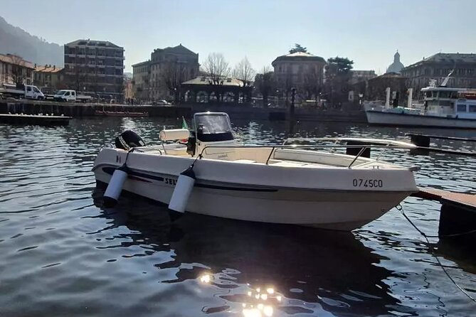 From 1H to 4H License Free Boat Rental 40cv Lake Como - Self-driving freedom on Lake Como’s waterline