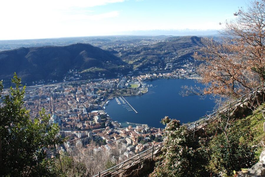 Half-Day Lake Como Discovery Tour from Milan - Meeting at Cadorna: find Cioccolati italiani and get rolling