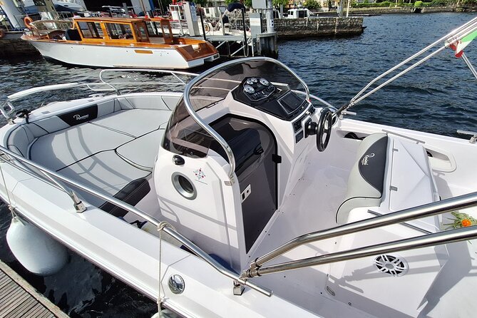 Lake Como Boat Tours: options from 1 hour to a Full Day - What you actually see on the lake: Como city, villas, and mountain views