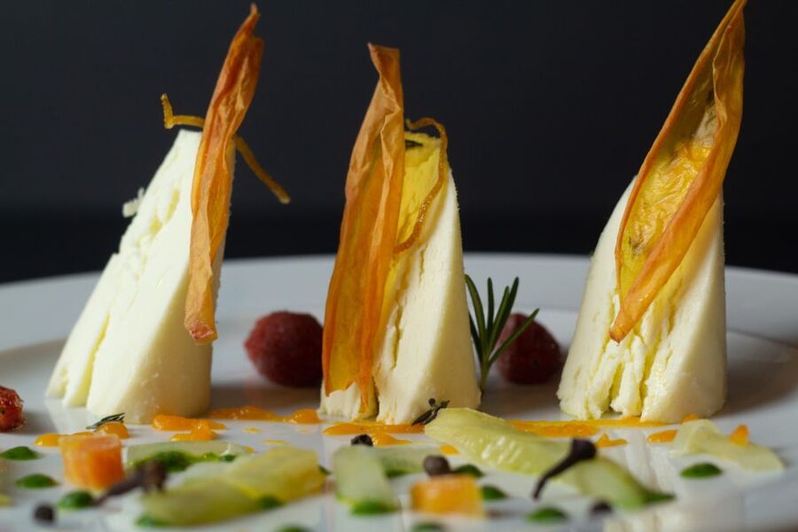 Lake Como: Cheese Factory Tour and Tasting in Valsassina - What to wear and bring (so the dairy part feels easy)
