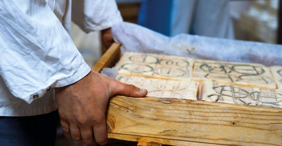 Lake Como: Cheese Factory Tour and Tasting in Valsassina - Your 2.5 hours: dairy tour first, tasting right after