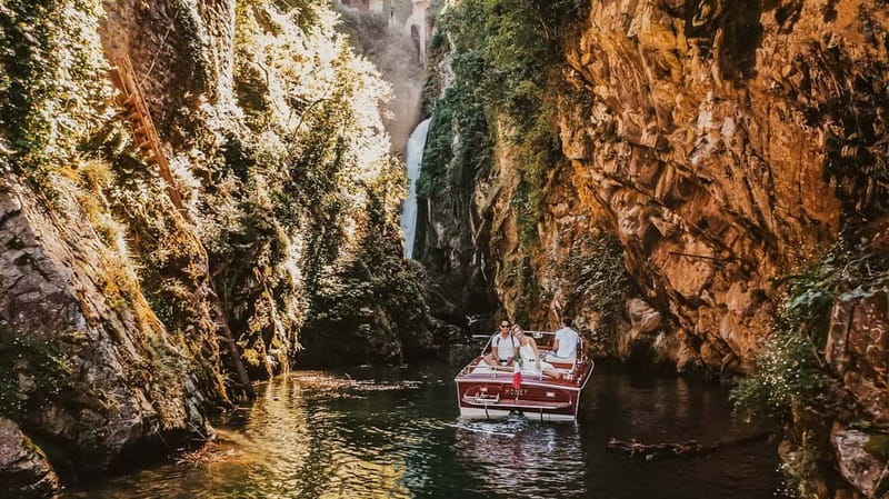 Lake Como: Classic Boat Private Tour - Tremezzina and Villa Carlotta views as you move along