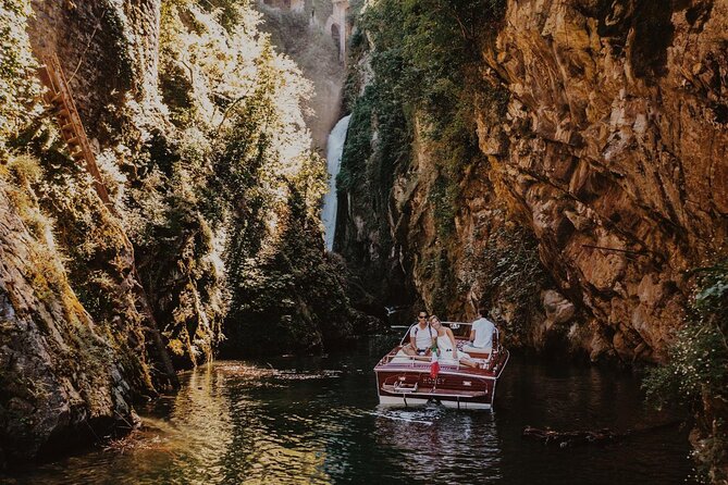 Lake Como Private Classic Speedboat Tour - What Private Really Means Here: Your Group, Your Pace, Your Captain