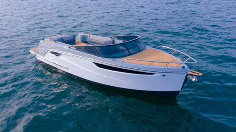 Lake Como: Shared Group or Private Boat Tour - The Alfastreet 25 ride: comfort, speed, and when to wear a jacket