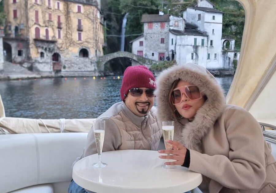 Lake Como: Shared or Private 2 Hours Boat Tour with Aperitif - Villa Oleandra and the star-studded corridor: Clooney, d’Este, and Erba