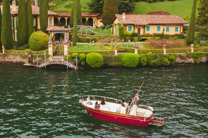 Private Boat Tour on Italian Gozzo on Lake Como - Private Italian gozzo: what you notice in the first 15 minutes
