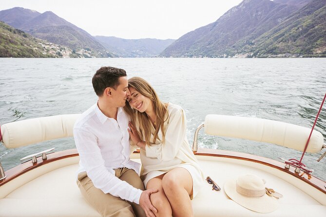 Private Boat Tour on Italian Gozzo on Lake Como - Prosecco, safety gear, and the skipper who keeps the day on track