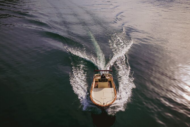 Private Boat Tour on Italian Gozzo on Lake Como - Bellagio and Tremezzina: Villa Serbelloni, Grand Hotel views, and Villa Carlotta to Villa Balbianello