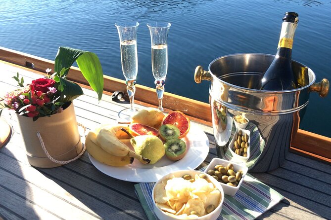 Private Guided Sailing Boat Tour on Lake Como with Aperitif - A One-Hundred-Year-Old Boat, Minus the Engine Noise