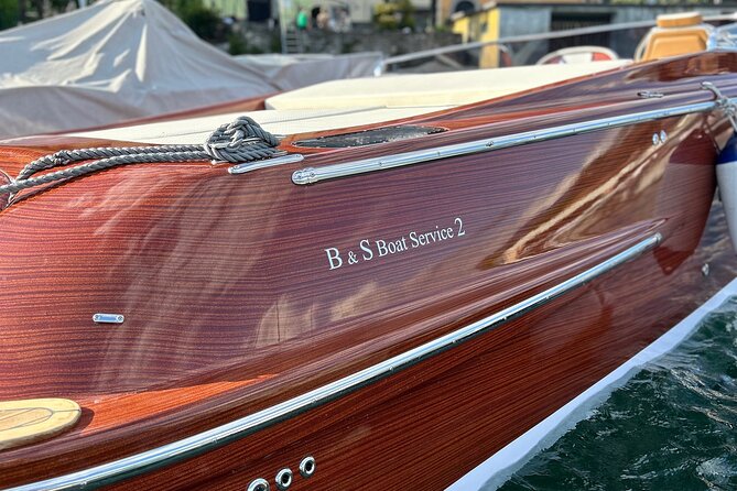 Private wooden boat tour on Lake Como - Movie directors and millionaires: Balbianello’s film links