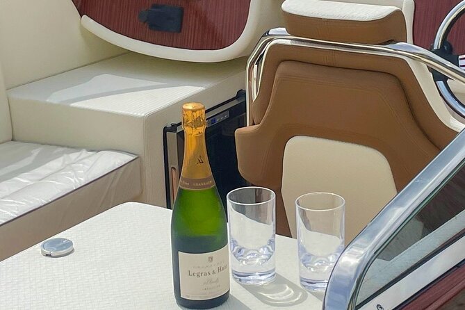 Private wooden boat tour on Lake Como - From Laglio to Riva Romantica: the start that feels like an intro scene